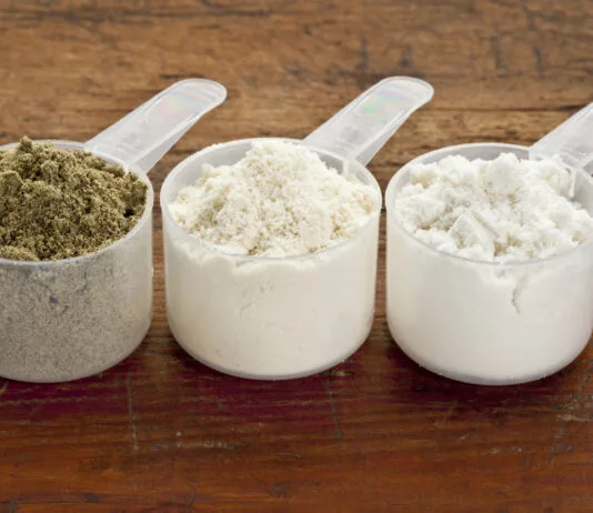 Proteinpulver 3 skeer med forskellige typer protein pulver smag