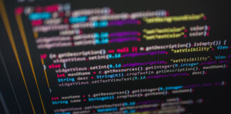 Computerskaerm med kode til programmering