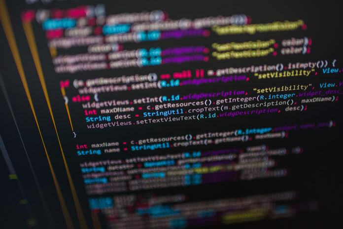 Computerskaerm med kode til programmering