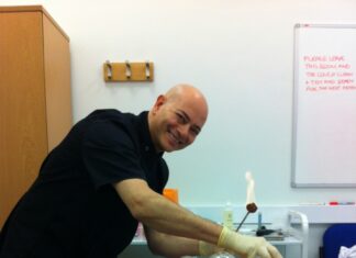 Alternativ behandling kan give ro og klarhed Smertestillende behandling med varmluftskopper