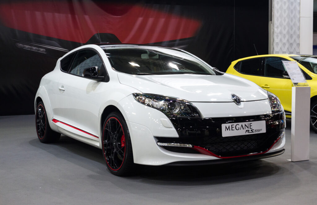 Hvid Renault Megane med fede farvede faelge fra biludstilling
